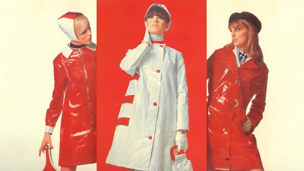 Modelle che vestono il PVC di Mary Quant